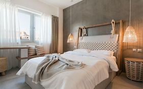 *** Apt 110M2 3Bed 2Bath, Walk To Acropolis ***